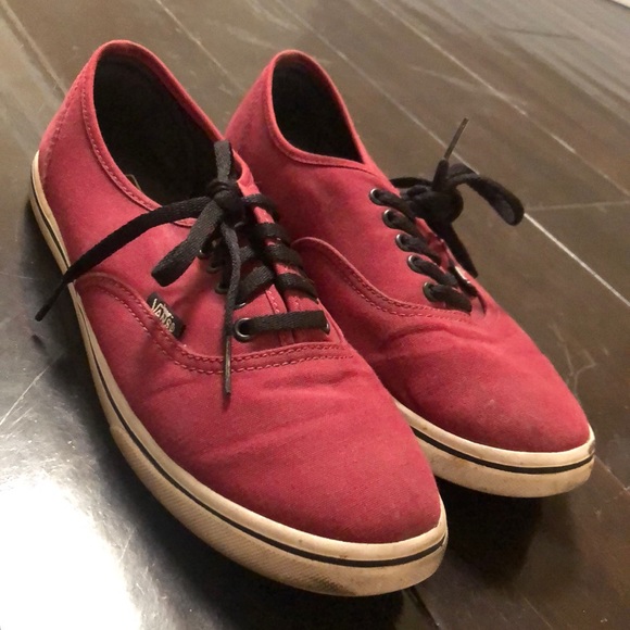 Red vans - Picture 1 of 5